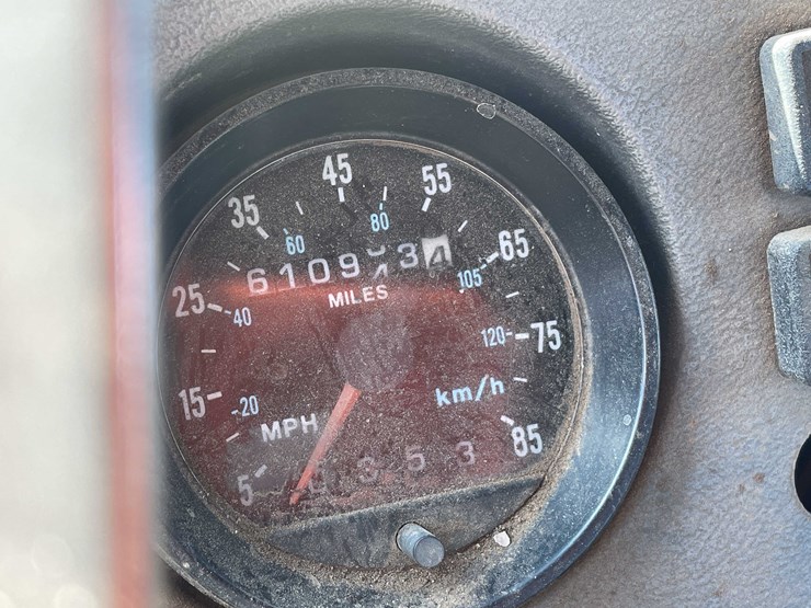 2000-mack-dm690s-image-40
