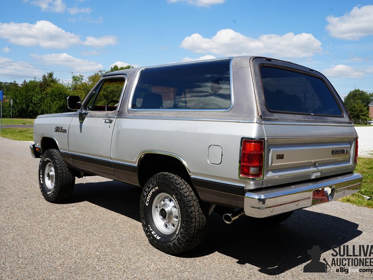 1989-dodge-ram-charger-image-7