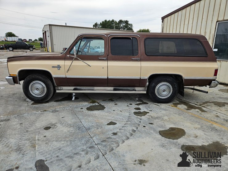 1988-chevrolet-suburban-image-8