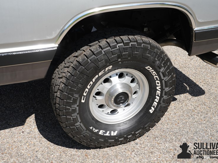 1989-dodge-ram-charger-image-18