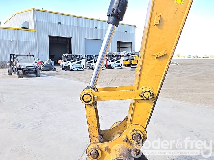 2019-caterpillar-315f-image-26