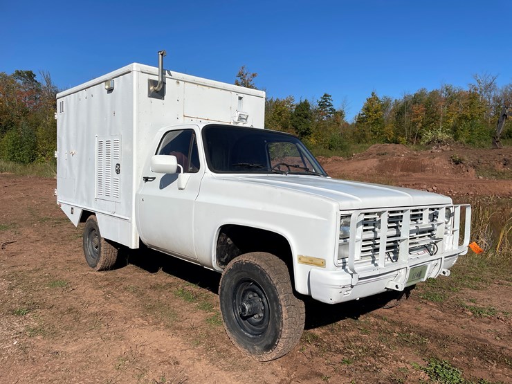 #516-•-1984-chevy-d350-4x4-pickup-(title-in-delay)-(wakefield,-mi)-image-3