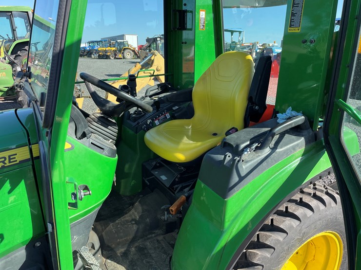 2019-john-deere-2038r-image-33