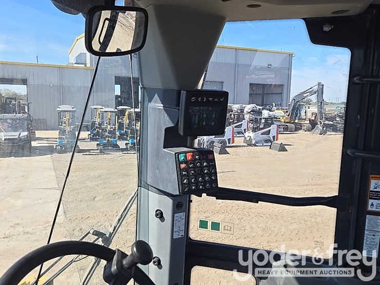 2019-deere-524l-image-54
