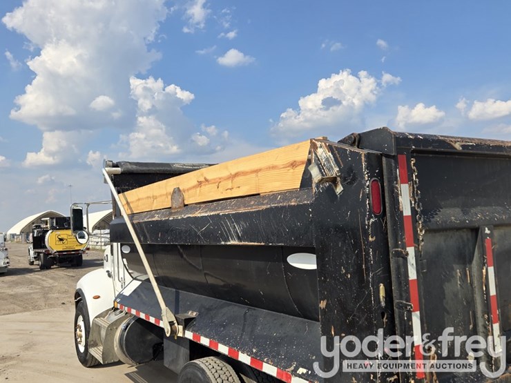 2018-peterbilt-348-image-54