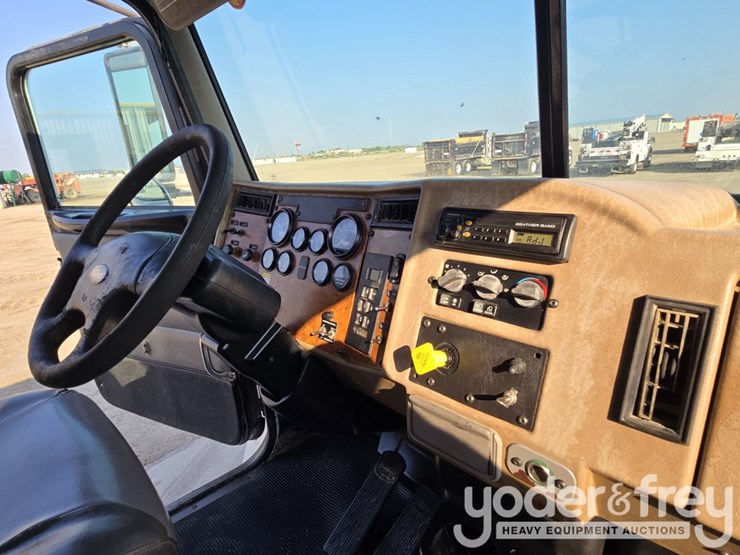 2008-peterbilt-335-image-162