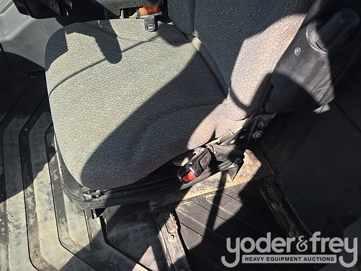 2019-deere-524l-image-57