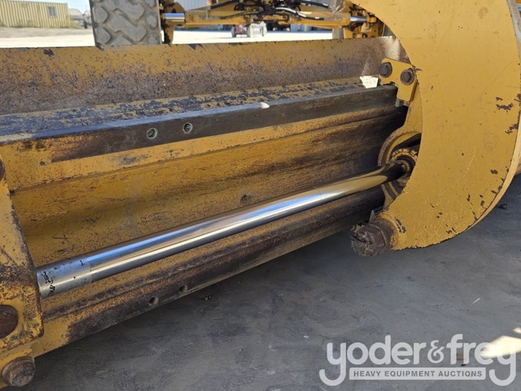 2016-caterpillar-12m3-image-32
