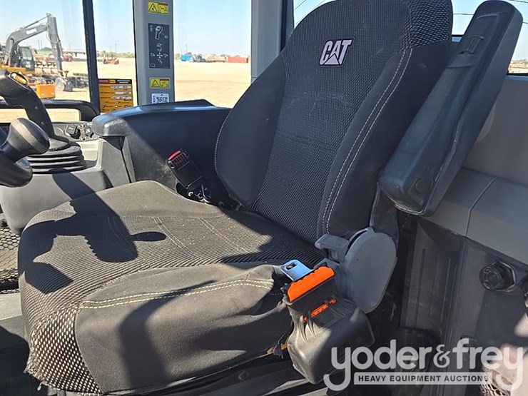 2020-caterpillar-930-image-43