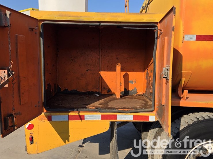 2008-peterbilt-335-image-129