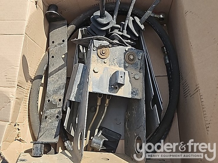 dual-lever-controls-image-10