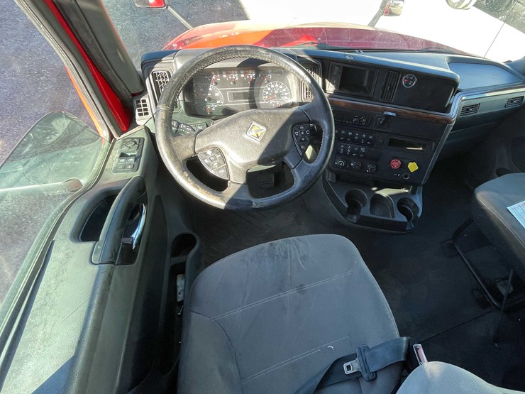 #400-•-2018-international-semi-tractor-(has-wi-title)-(denmark,-wi)-image-65