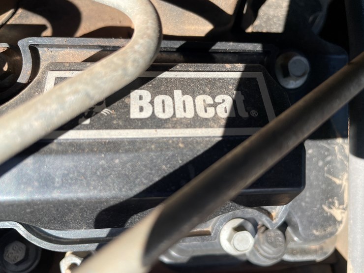 2015-bobcat-s570-image-29