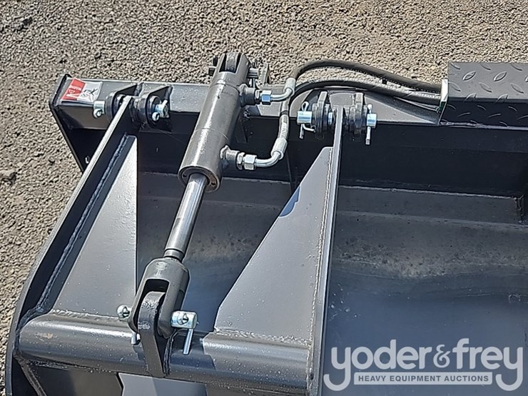 unused-jct-84"-grapple-bucket-to-suit-skidsteer-image-10