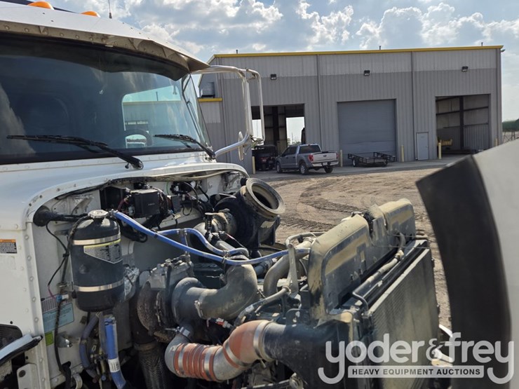 2018-peterbilt-348-image-88