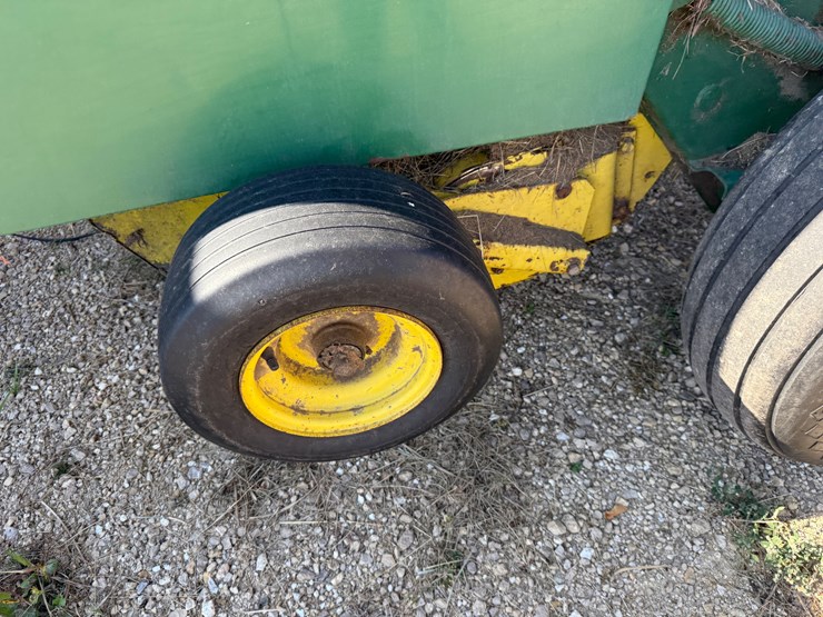 john-deere-330-image-22