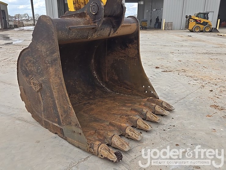 2023-komatsu-pc490-lc-11-image-10