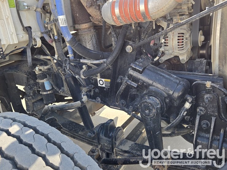 2018-peterbilt-348-image-86
