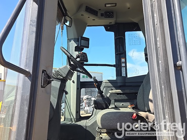 2019-deere-524l-image-52