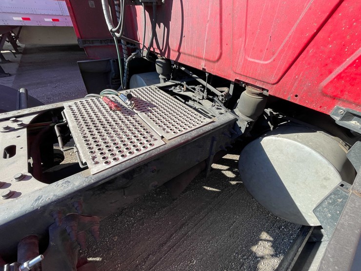 #400-•-2018-international-semi-tractor-(has-wi-title)-(denmark,-wi)-image-32