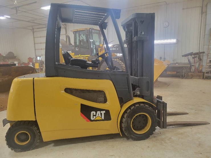 #311-•-2017-cat-2ep10000-forklift-(minocqua,-wi)-image-3