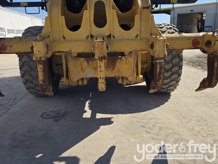 2016-caterpillar-12m3-image-41