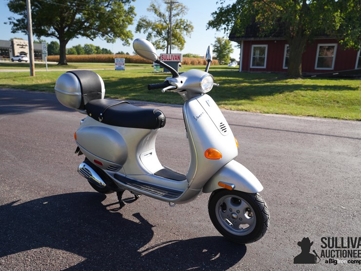 run-#26---2002-vespa-piaggio-et4-150-scooter-image-3