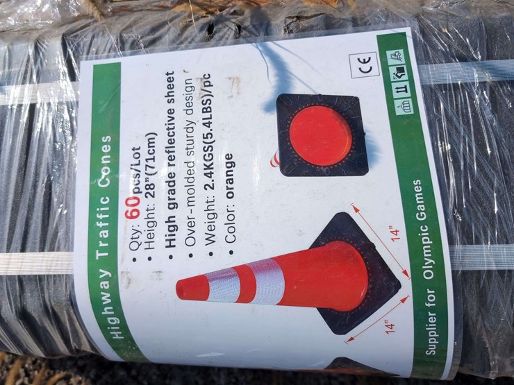 (60)-kj-hi-highway-traffic-cones---28"-x-14"-image-3
