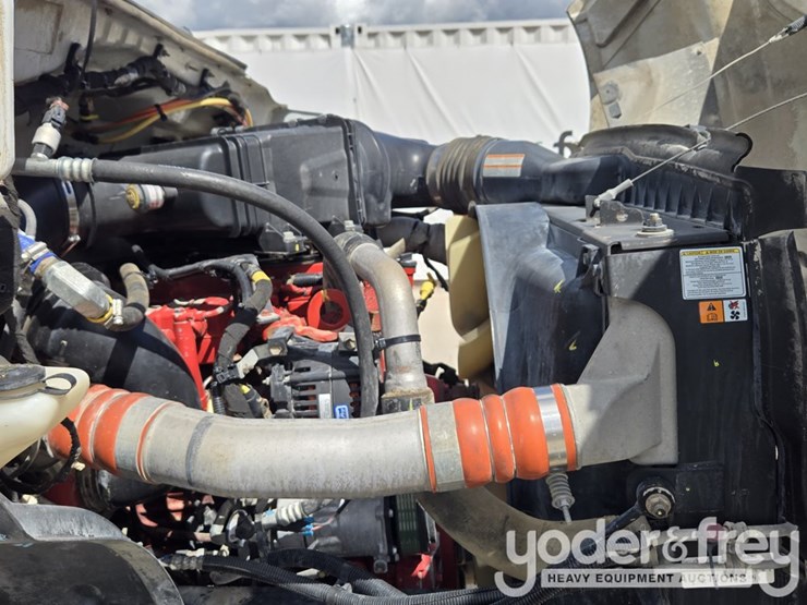 2013-ford-f750-image-26