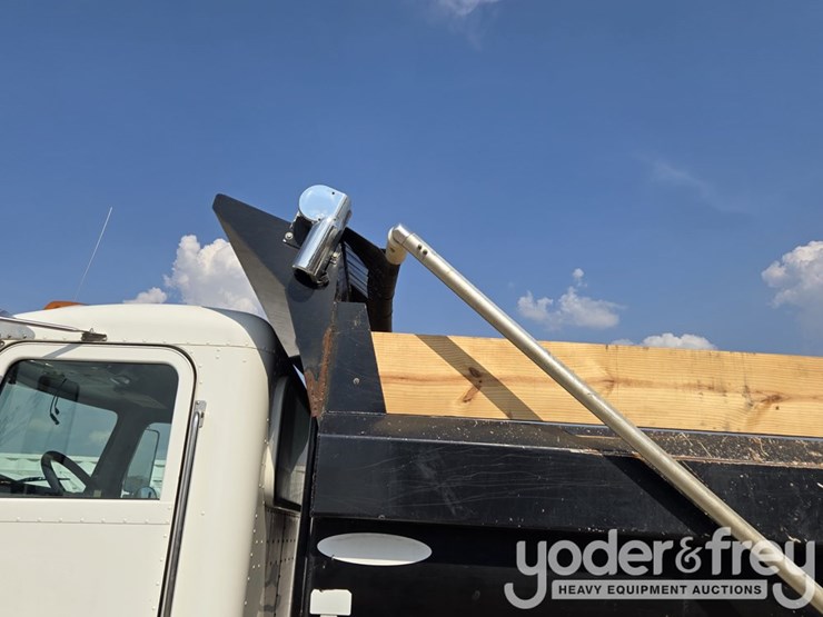 2018-peterbilt-348-image-47