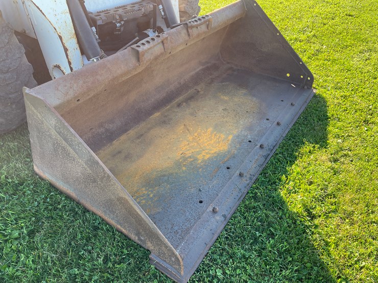 2015-bobcat-s570-image-39
