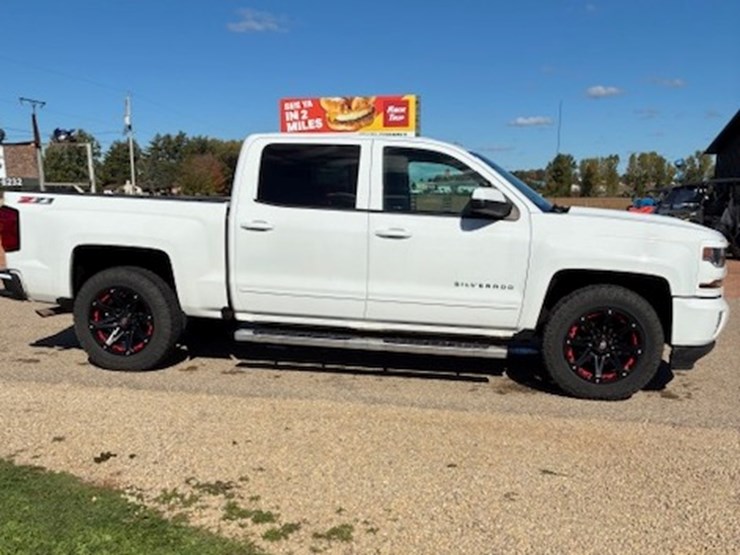 #502-•-2017-chevrolet-z71-truck-lt-(has-wi-title)-(clintonville,-wi)-image-4