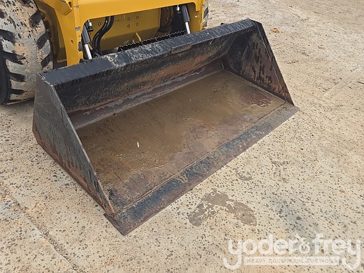 2016-caterpillar-232d-image-10