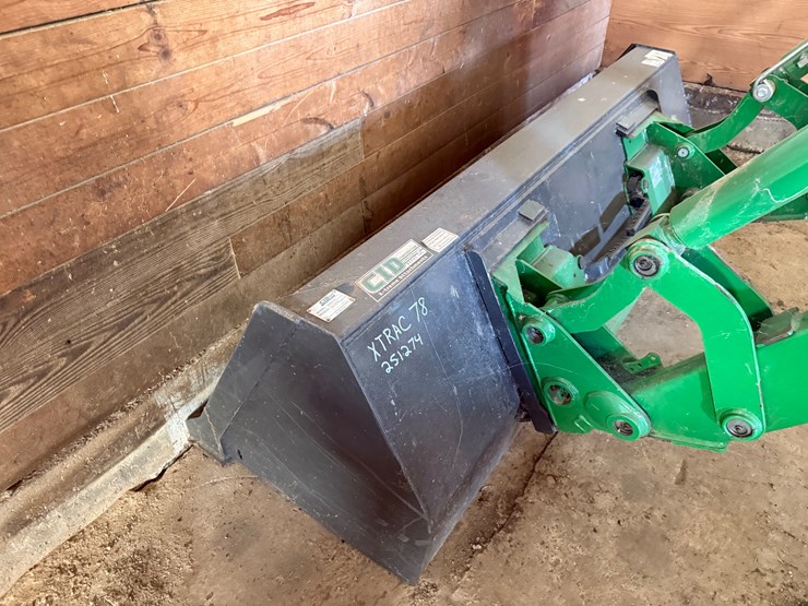 #214-•-cid-universal-mount-bucket-attachment-(deforest,-wi)-image-1