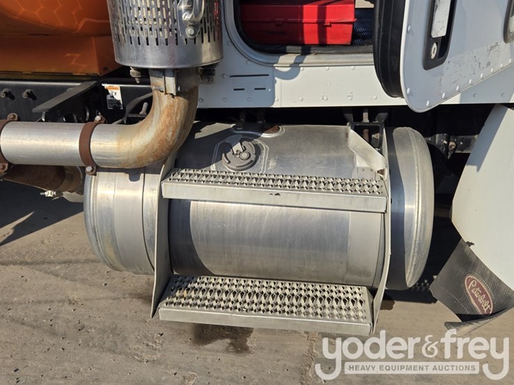 2008-peterbilt-335-image-147