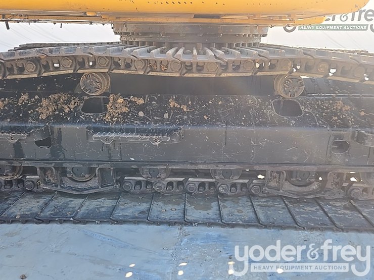 2018-caterpillar-320-image-29