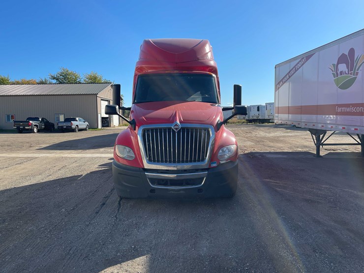 #400-•-2018-international-semi-tractor-(has-wi-title)-(denmark,-wi)-image-8