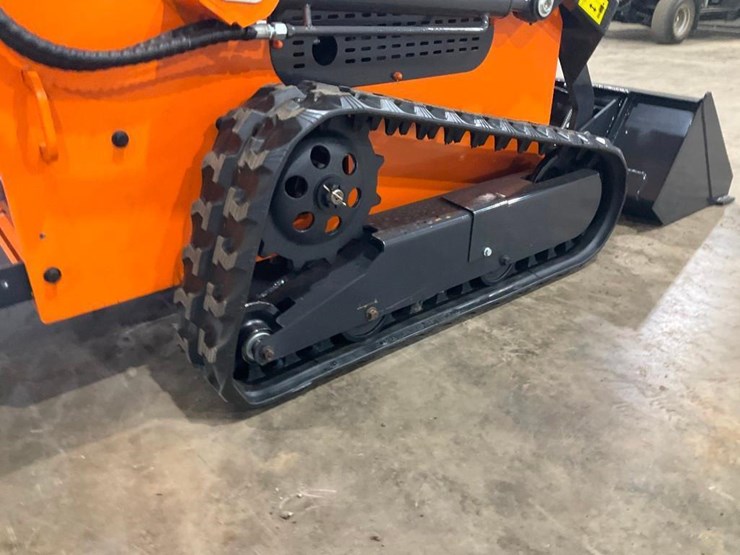 #1008-•-new-land-hero-ldh-t460-mini-track-skid-steer-loader-image-5