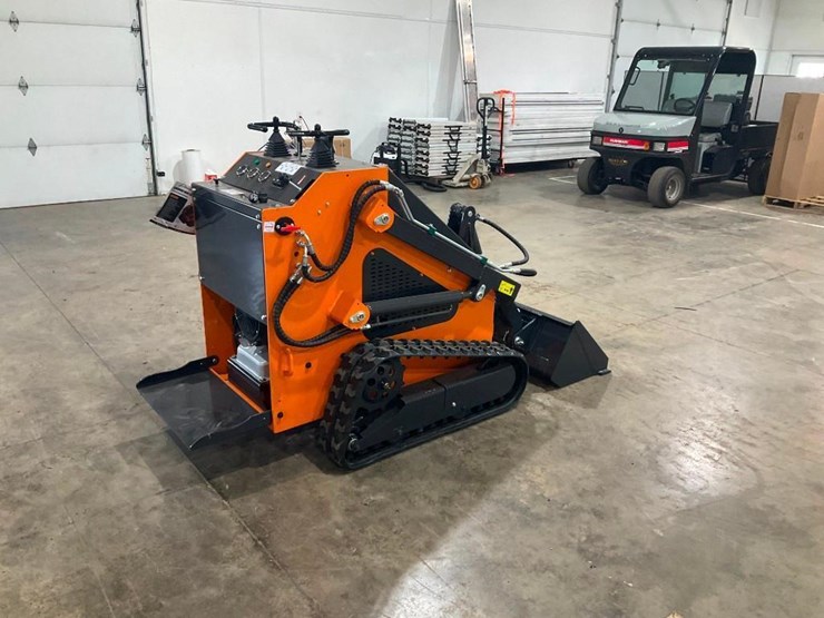 #1008-•-new-land-hero-ldh-t460-mini-track-skid-steer-loader-image-3