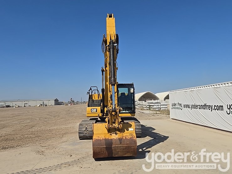 2018-caterpillar-320-image-8