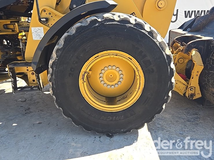 2020-caterpillar-930-image-16