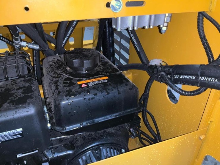 #1016-•-unused-gg385-mini-skid-steer-image-20