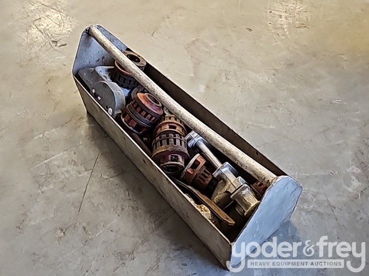 ratchet-pipe-threader-kit-image-1