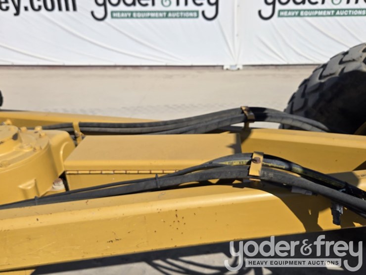 2016-caterpillar-12m3-image-22