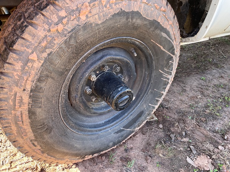 #516-•-1984-chevy-d350-4x4-pickup-(title-in-delay)-(wakefield,-mi)-image-9