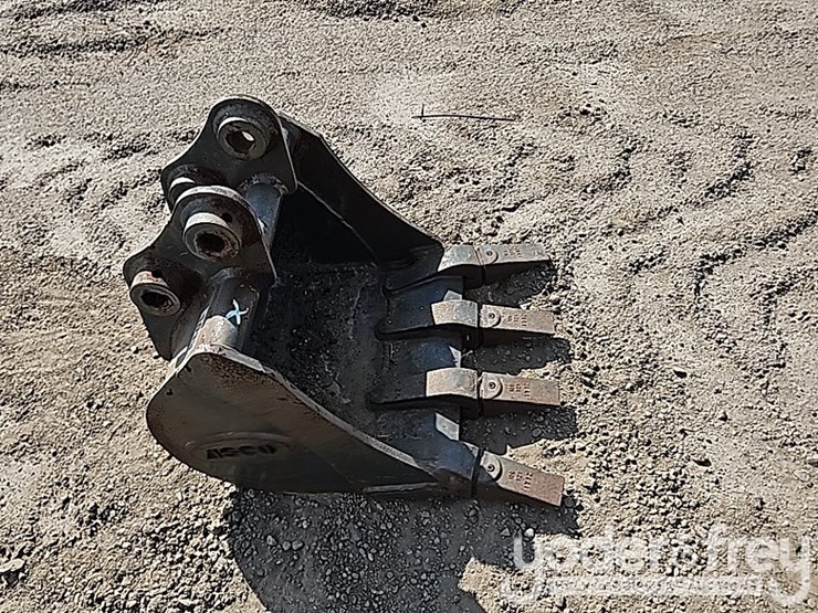 18"-hd-mini-excavator-bucket-image-6
