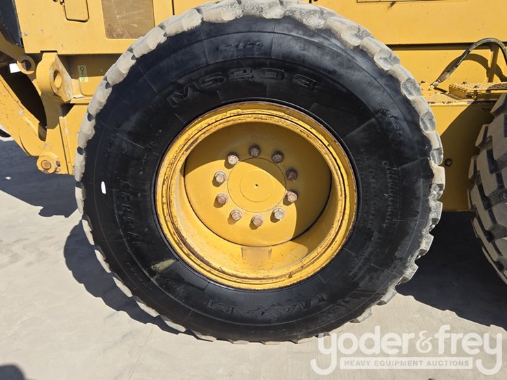 2016-caterpillar-12m3-image-47