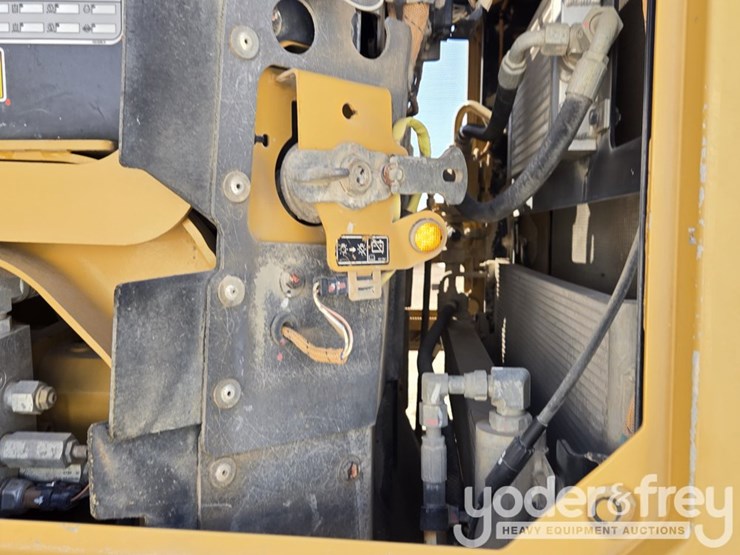 2016-caterpillar-12m3-image-60