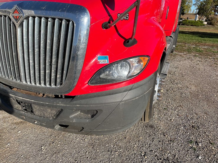 #402-•-2016-international-semi-tractor-(has-wi-title)-(denmark,-wi)-image-10