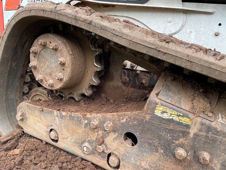 2017-bobcat-t870-image-31